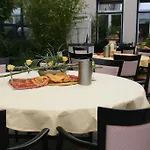 Am Kastell 3*